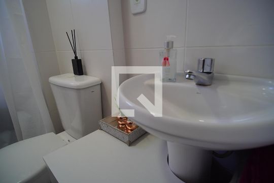 Banheiro de kitnet/studio à venda com 1 quarto, 25m² em Pátria Nova, Novo Hamburgo
