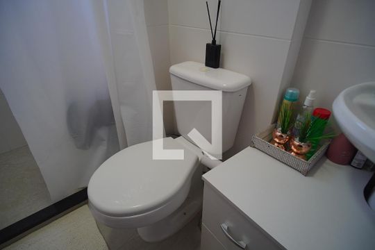 Banheiro de kitnet/studio à venda com 1 quarto, 25m² em Pátria Nova, Novo Hamburgo