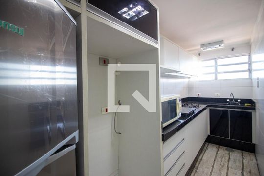 Cozinha de apartamento para alugar com 2 quartos, 57m² em Água Branca, São Paulo