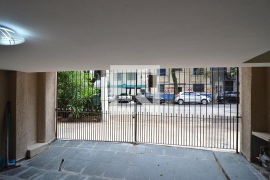 Garagem de casa à venda com 2 quartos, 160m² em Vila Mariana, São Paulo