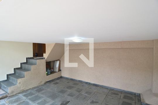 Garagem de casa à venda com 2 quartos, 160m² em Vila Mariana, São Paulo