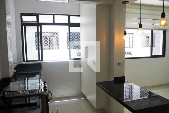 Cozinha e Área de Serviço de apartamento para alugar com 1 quarto, 50m² em Itararé, São Vicente