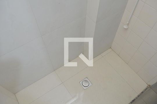 Banheiro de apartamento para alugar com 1 quarto, 50m² em Itararé, São Vicente