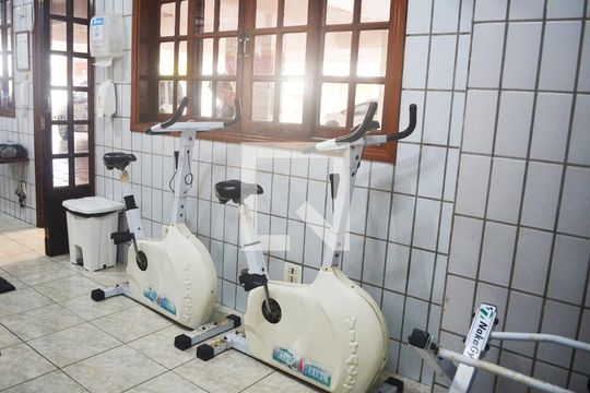 Academia de apartamento para alugar com 1 quarto, 50m² em Itararé, São Vicente
