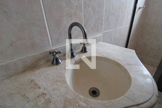 Pia banheiro comum de casa à venda com 3 quartos, 217m² em Vila Constancia, São Paulo
