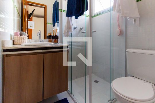 Banheiro da Suíte de casa de condomínio à venda com 3 quartos, 70m² em Vila Esperança, São Paulo