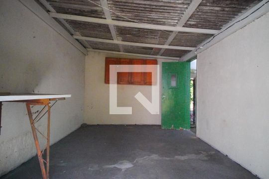Garagem  de casa à venda com 3 quartos, 100m² em Cristo Redentor, Porto Alegre