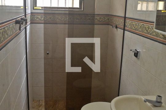 Banheiro de casa para alugar com 1 quarto, 50m² em Vila Valenca, São Vicente