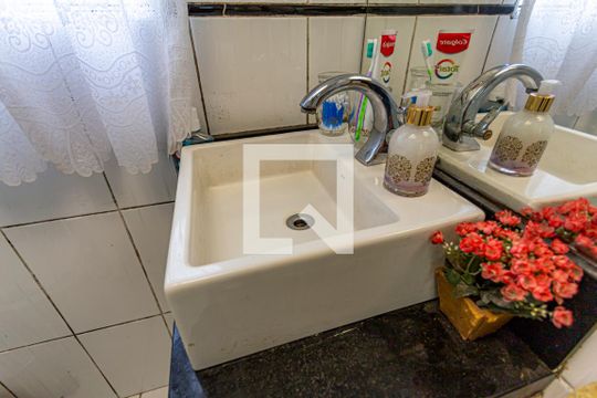 Detalhe do Banheiro de apartamento à venda com 2 quartos, 52m² em Vila Guarará, Santo André