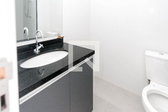 Banheiro de kitnet/studio à venda com 1 quarto, 28m² em Jardim Avelino, São Paulo