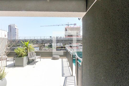 piscina de kitnet/studio à venda com 1 quarto, 28m² em Jardim Avelino, São Paulo