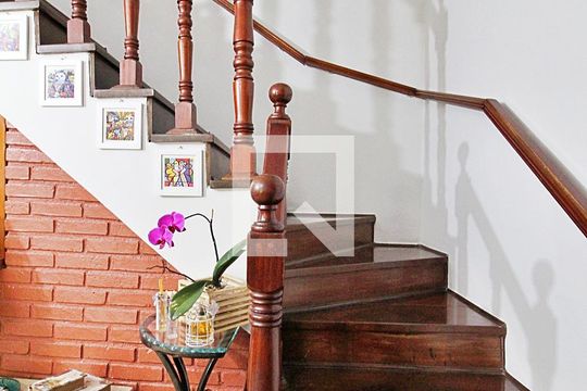 Escada de casa à venda com 3 quartos, 185m² em Campestre, Santo André