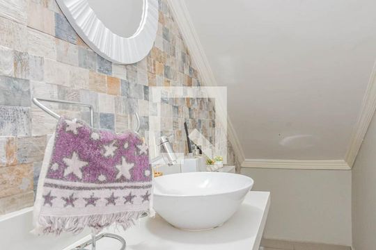 Lavabo de casa à venda com 3 quartos, 150m² em Vila Gumercindo, São Paulo