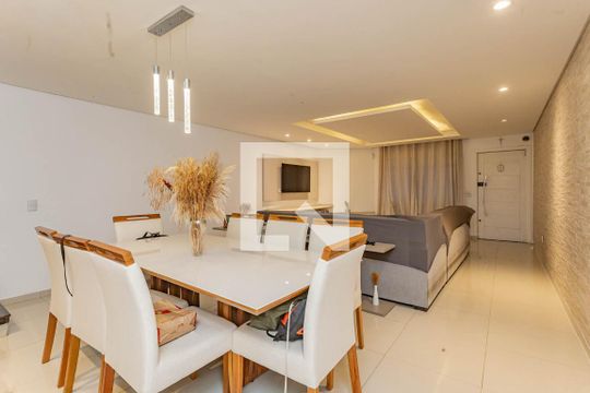 Sala de casa à venda com 3 quartos, 150m² em Vila Gumercindo, São Paulo