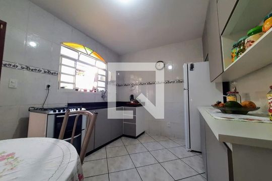 Casa à venda com 3 quartos, 82m² em Fonte Grande, Contagem