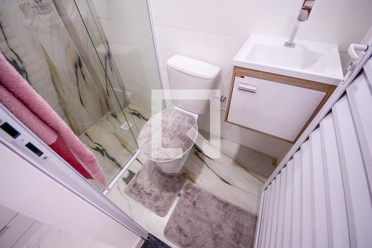 Banheiro de kitnet/studio para alugar com 1 quarto, 18m² em Aclimação, São Paulo