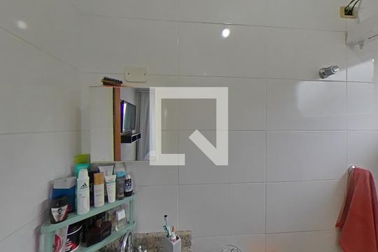 Banheiro da Suite de apartamento para alugar com 2 quartos, 48m² em Jardim Teles de Menezes, Santo André