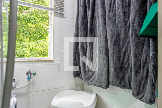 Área de Serviço de apartamento para alugar com 2 quartos, 48m² em Jardim Teles de Menezes, Santo André