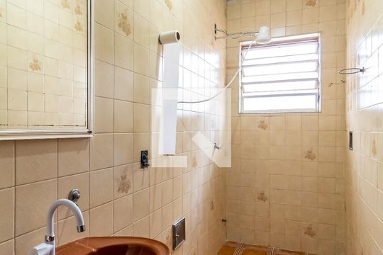 Banheiro de apartamento à venda com 1 quarto, 45m² em Vila São João, Guarulhos