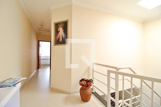 Corredor de casa à venda com 3 quartos, 225m² em Parque das Nações, Santo André