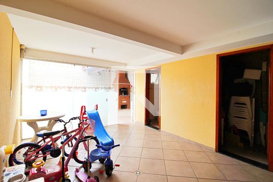 Garagem de casa à venda com 3 quartos, 225m² em Parque das Nações, Santo André