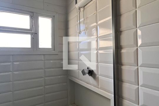Banheiro de apartamento à venda com 1 quarto, 38m² em Centro Histórico, Porto Alegre