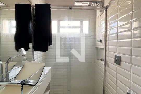 Banheiro de apartamento à venda com 1 quarto, 38m² em Centro Histórico, Porto Alegre