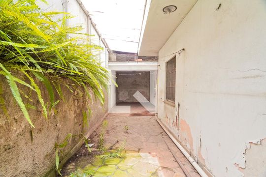 Garagem de casa à venda com 4 quartos, 200m² em Vila Santa Delfina, São Paulo