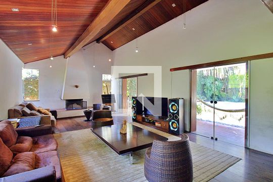Casa para alugar com 4 quartos, 650m² em Paraisópolis, São Paulo