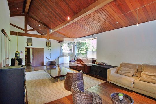 Sala de casa para alugar com 4 quartos, 650m² em Paraisópolis, São Paulo