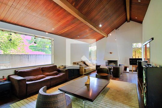 Sala de casa para alugar com 4 quartos, 650m² em Paraisópolis, São Paulo