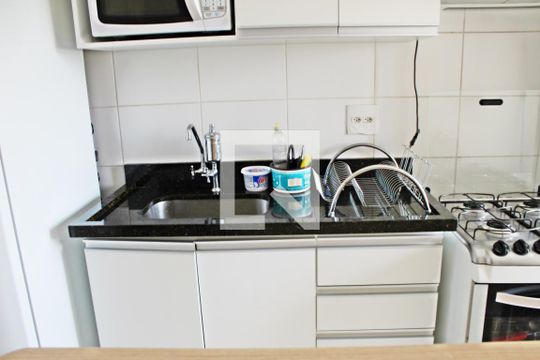 Cozinha de apartamento para alugar com 2 quartos, 49m² em Itaquera, São Paulo