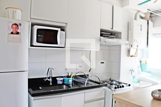 Cozinha de apartamento para alugar com 2 quartos, 49m² em Itaquera, São Paulo