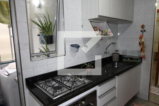 Cozinha de apartamento para alugar com 2 quartos, 55m² em Cidade Satélite Santa Bárbara, São Paulo