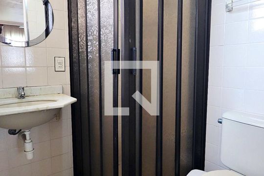 Banheiro de apartamento para alugar com 2 quartos, 51m² em Parque das Nações, Santo André