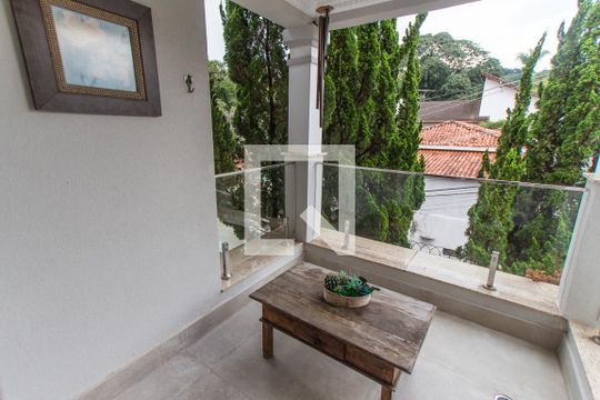 Varanda de casa para alugar com 4 quartos, 350m² em Horto Florestal, São Paulo