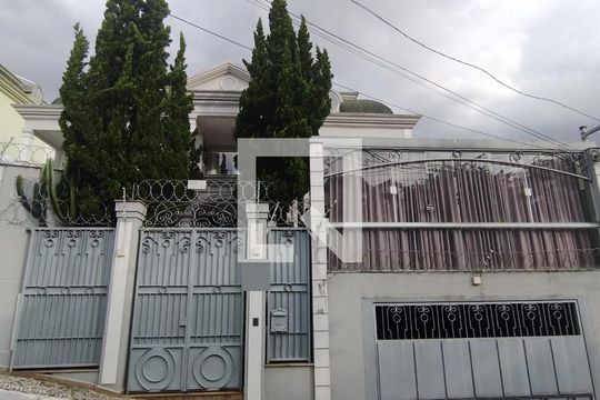 Fachada de casa para alugar com 4 quartos, 350m² em Horto Florestal, São Paulo