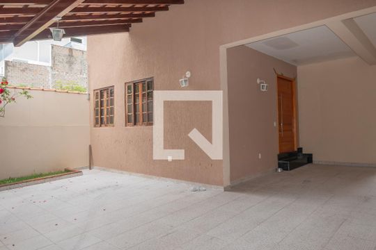 Garagem de casa à venda com 4 quartos, 229m² em Jardim Santa Adelaide, Jundiaí
