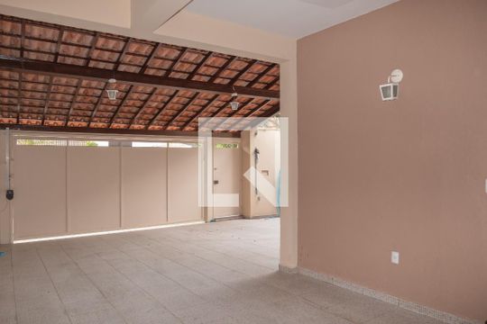 Garagem de casa à venda com 4 quartos, 229m² em Jardim Santa Adelaide, Jundiaí