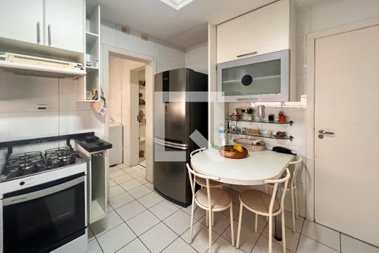 Cozinha de apartamento à venda com 4 quartos, 186m² em Itaim Bibi, São Paulo
