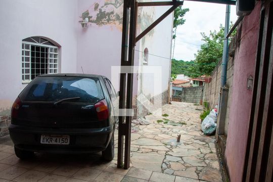 Quintal de casa à venda com 5 quartos, 150m² em Colonial, Contagem