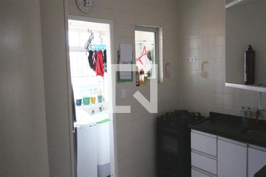 Cozinha de apartamento para alugar com 2 quartos, 52m² em Itaquera, São Paulo