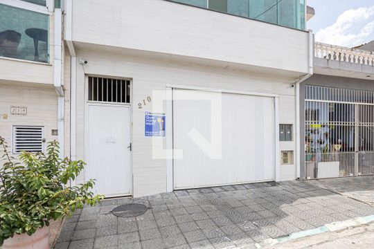 Fachada de casa para alugar com 4 quartos, 330m² em Mutinga, Osasco