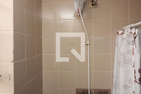 Banheiro de apartamento à venda com 1 quarto, 48m² em Partenon, Porto Alegre