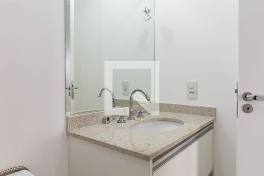 Banheiro de apartamento para alugar com 1 quarto, 32m² em Butantã, São Paulo