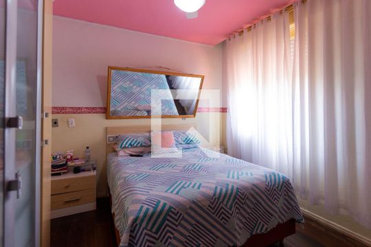 Suíte 1 de casa à venda com 4 quartos, 280m² em Medianeira, Porto Alegre