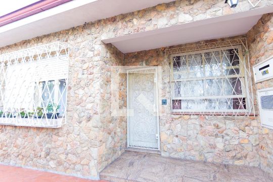 Fachada de casa à venda com 4 quartos, 280m² em Medianeira, Porto Alegre