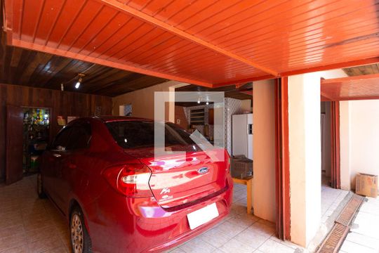Garagem de casa à venda com 4 quartos, 280m² em Medianeira, Porto Alegre