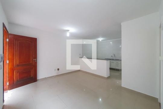 Sala de casa de condomínio para alugar com 2 quartos, 70m² em Vila Monumento, São Paulo