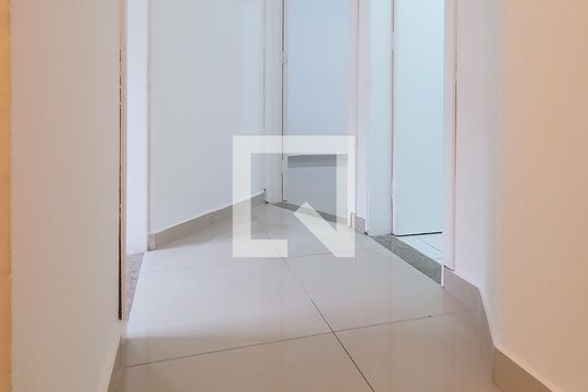 Corredor de casa de condomínio para alugar com 2 quartos, 70m² em Vila Monumento, São Paulo